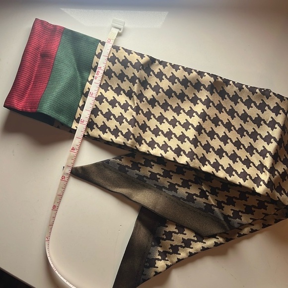 GUCCI Neck Scarf Authentic HOUNDSTOOTH Web vintage RARE Beige Brown Nwot - Picture 4 of 10